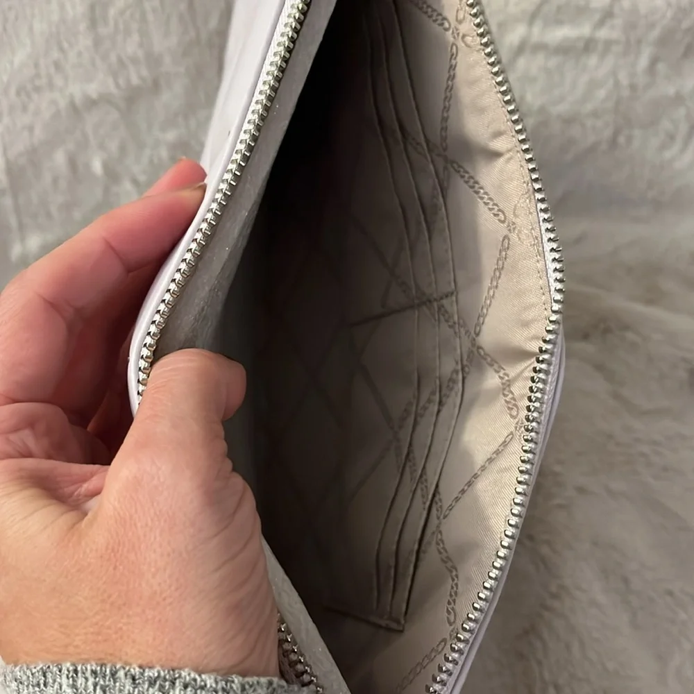 EUC Micheal Kors jet set large zip pouch. - Picture 5 of 7